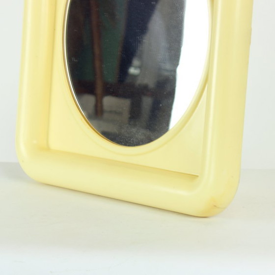 Image 1 of Specchio da parete di metà secolo con cornice originale in plastica, Cecoslovacchia, anni '60