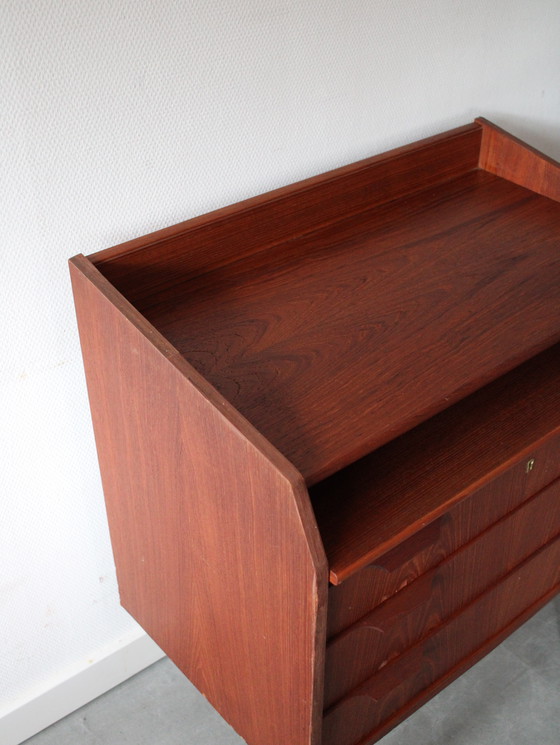 Image 1 of Coiffeuse danoise vintage en teck