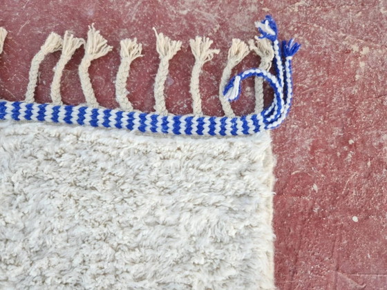 Tapis Beni Ouarain 300x200 cm – Laine épaisse, design artistique bleu Klein – Coton, Modern (photo 13 of 16)