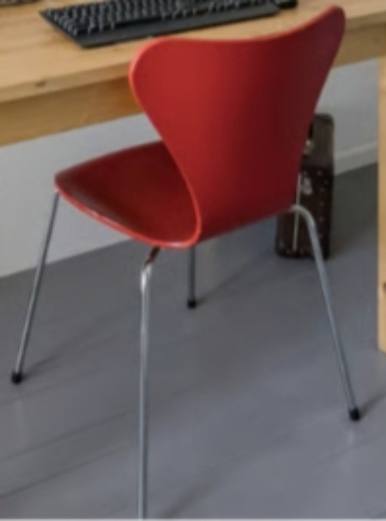 4 sedie Fritz Hansen Series 7 rosse (disponibile anche in coppia) – Sedie da pranzo, Cromo (photo 10 of 13)