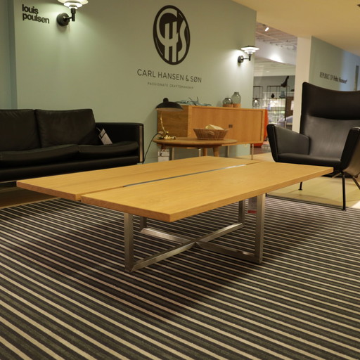 Ghyczy T77 coffee table