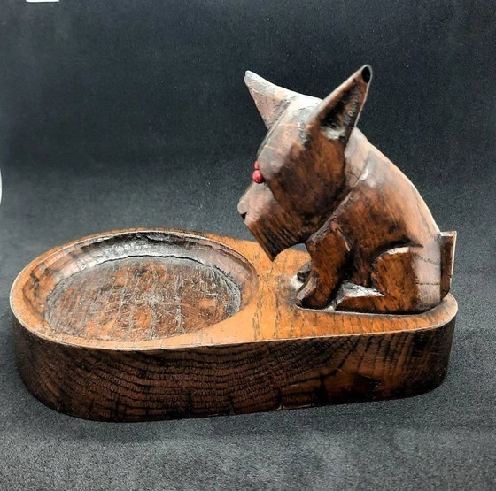 Image 1 of Posacenere vintage in legno intagliato a forma di cane e cristallo della Foresta Nera – Foresta Nera