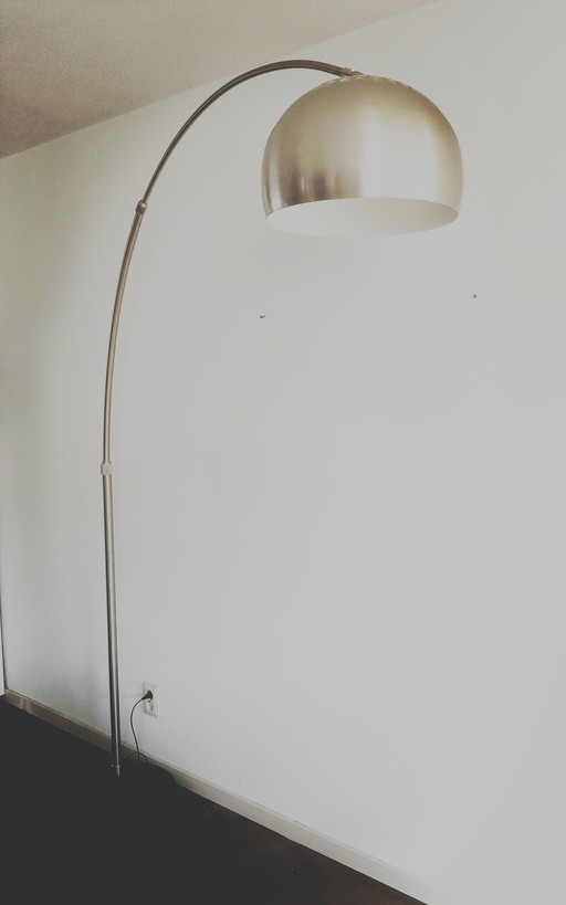 Bogenlampe mit schwarzem Marmorsockel