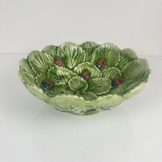 Image 1 of Ciotola/scolapiatti in ceramica a forma di foglia e fragola
