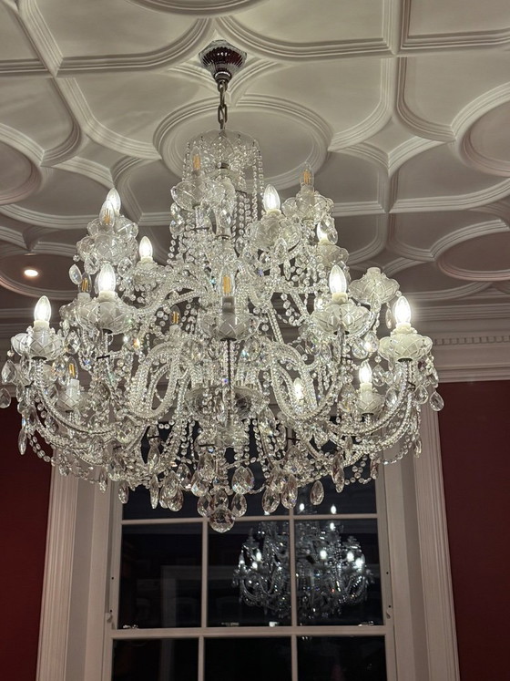 Magnifico lampadario a più livelli in cristallo boemo a 24 luci – Funzionante e in ottime condizioni – Crystal (photo 8 of 8)