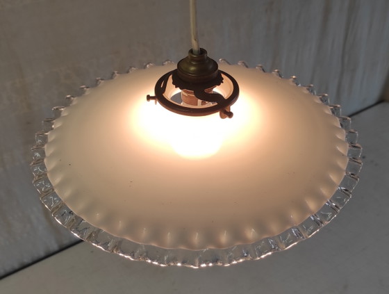 Image 1 of Geplooide lampenkap van opaalglas - midden 20e eeuw