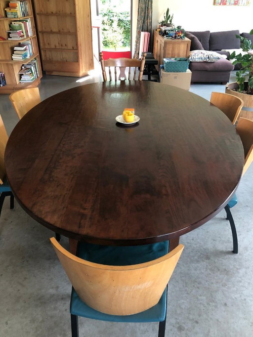 Solid wooden oval table, made in the Netherlands, pick up: Assen
