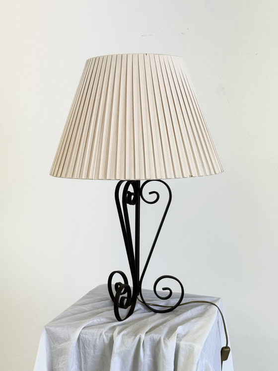 Image 1 of Vintage wrought iron table lamp in a swirl shape with a pleated shade
