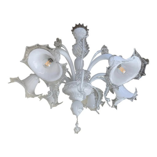 Lampadario in vetro veneziano in stile Murano trasparente e bianco latte con dettagli floreali e fogliacei
