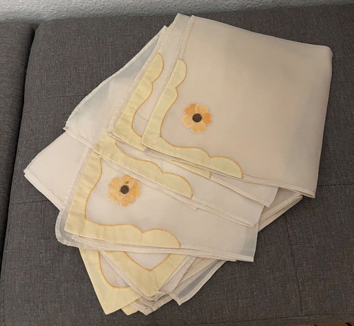 12 vintage napkins
