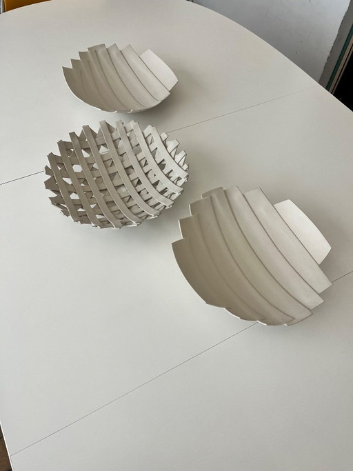 Enzo Mari 3 centres de table "Samos" édition Driade Kosmo - porcelaine désémaillée