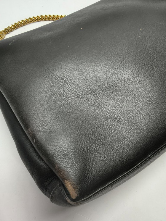 Image 1 of Rara borsa a tracolla vintage Gucci in pelle scamosciata e pelle con catena GG dorata e ciondolo con stemma – Made in Italy