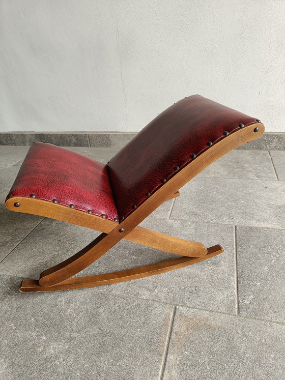 Image 1 of Tabouret à bascule vintage français en bois et skaï rouge, années 1970