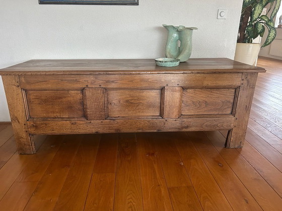 Image 1 of Baúl de pan de madera de castaño, siglo XVIII