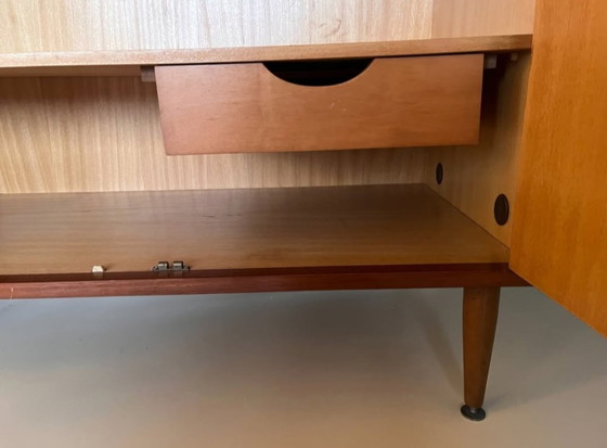 Image 1 of Kledingkast uit het midden van de 20e eeuw (Berner Huwil)