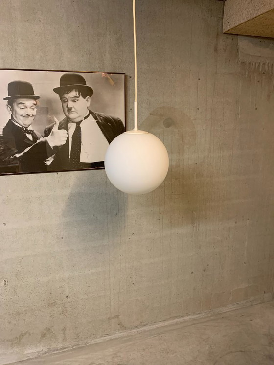 Image 1 of Grande lampada a globo bianca, Glashutte Limburg.