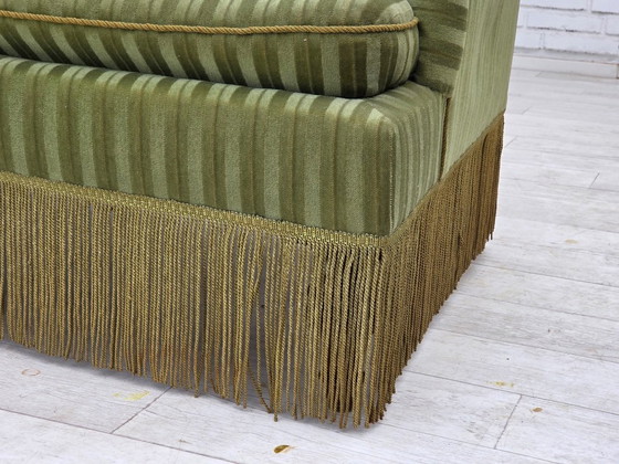 Image 1 of Deense tweezitsbank uit de jaren 50, groen meubelvelours, beukenhout.