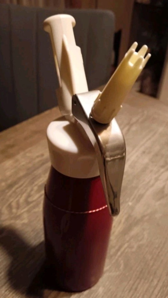 Image 1 of ISI Austria slagroomdispenser uit de jaren 70.