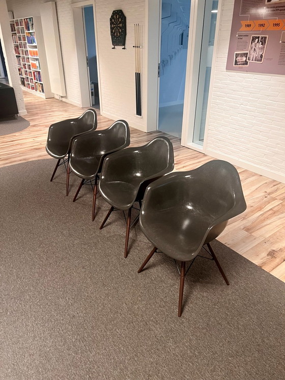 4x Vitra Eames Fiberglass Armchair DAW, Dining chairs, Wood, Grey (photo 6 of 14)