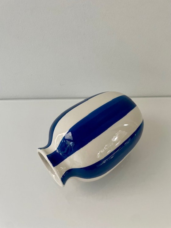Image 1 of Keramieken vaas met handgeschilderde blauwe strepen