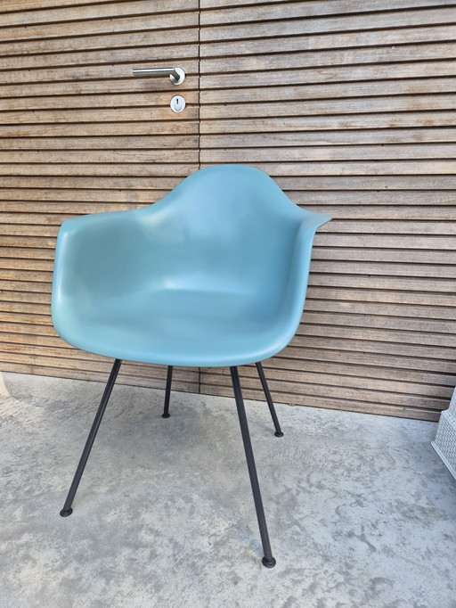Vitra Eames DAR kuipstoel blauw/groen met zwarte poten