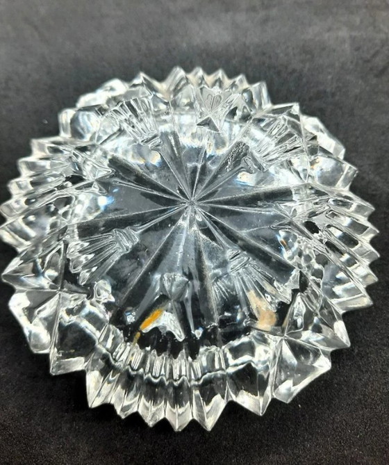 Image 1 of Posacenere vintage in legno intagliato a forma di cane e cristallo della Foresta Nera – Foresta Nera