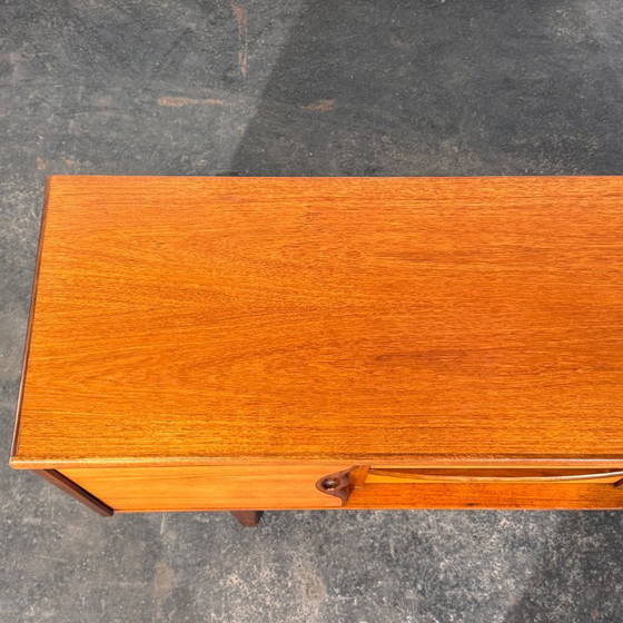 Credenza britannica in teak con ante scorrevoli, anni '60 – Credenze, Legno (photo 9 of 16)