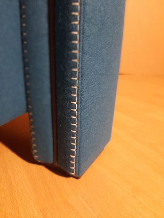 Image 1 of Cassina Utrecht 637, nueva, nunca usada, en tela de lana azul petróleo (serie 13L), costuras de caballo