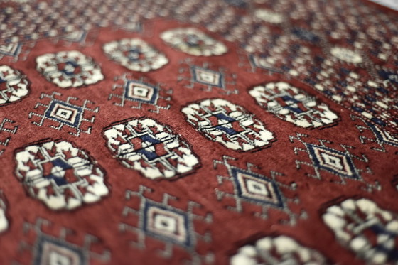 Image 1 of Roter handgewebter Orientteppich aus Bokhara, 1960er Jahre