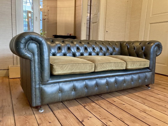 Image 1 of 3 persoons Chesterfield