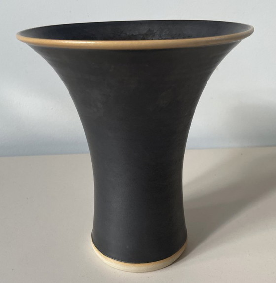 Image 1 of Annie Mik the Farmer - Vaso in ceramica da studio nero antracite