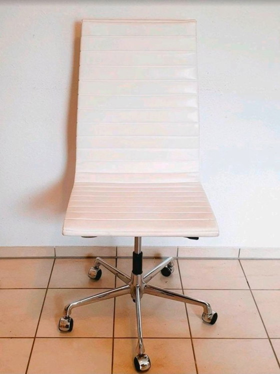 Image 1 of VITRA EA 119 Eams Alu Leather Chair Office Chair White Swivel Chair with Casters