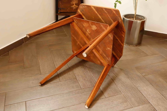 Image 1 of Tavolino con piano rosso