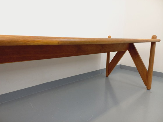 Image 1 of Grote rechthoekige vintage brutalistische tafel van massief eikenhout uit de jaren 60 en 70.