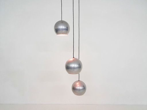 Set di tre globi luminosi in metallo, Paesi Bassi anni '60