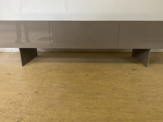 Image 1 of Capellini Uni/2 dressoir, couleur boue/taupe, hoogglans, 270 cm breef