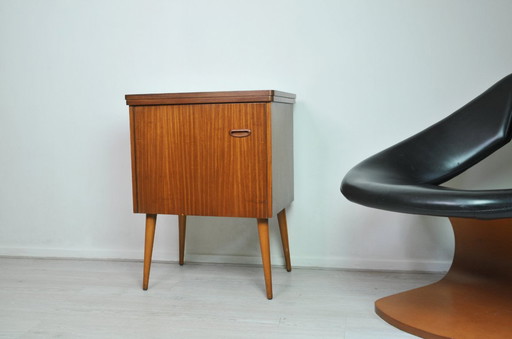 Armadio da cucito vintage della metà del secolo scorso Armadio portaoggetti in stile danese