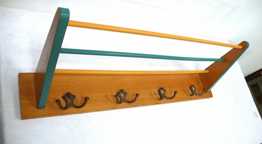 Appendiabiti anni &#39;50-&#39;60 con cappelliera, 4 ganci doppi su struttura in faggio con verde e arancione, Mid Century Moder