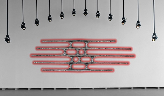 Brutalistisches hinterleuchtetes Wandkunstobjekt – Industrial Re-designs, Wandleuchten, Aluminium (photo 8 of 9)