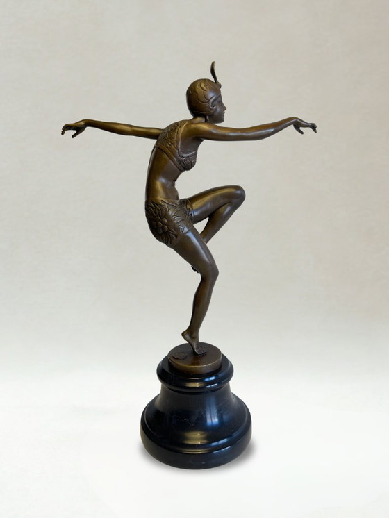 Image 1 of Art Deco sculptuur – Danseres in beweging – Decoratief brons – Gesigneerd F. Paris – 38 cm