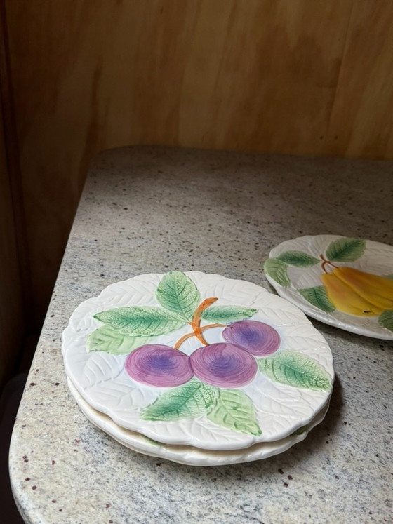 Vintage Japanese Majolica Fruit Plates, Set of 4, Embossed Ceramic Fruit Dessert Plates, Made in Japan (photo 16 of 19)