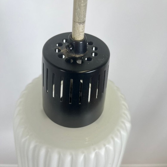 Image 1 of Suspension vintage MCM en verre et tige en métal