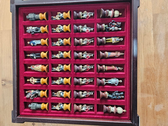 Raj Verzamel schaakspellen van Franklin Mint Porselein, jaren 70, Set van 33 – Decoratieve objecten (photo 13 of 19)
