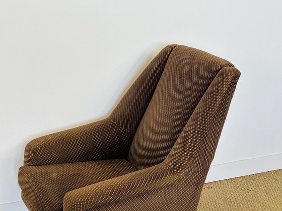 Image 1 of Vintage fauteuil in bruine tweedstof met uitlopende poten, 1960