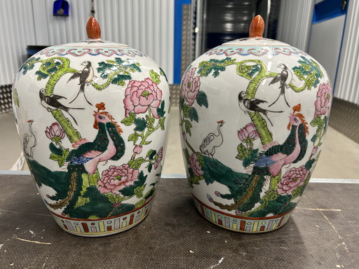 Paar grote chinese gemberpotten Famille Rose 32cm