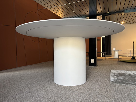 Image 1 of MDF Italia NVL table 150cm kleur kalk matte finish showmodel