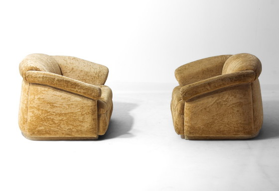 Image 1 of Een paar Italiaanse loungestoelen in beige fluweel, jaren 70.