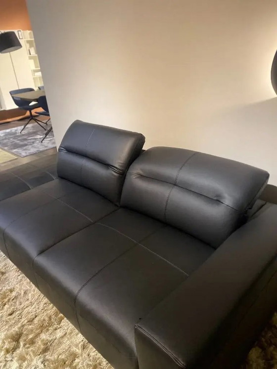 Image 1 of Fauteuil long HAMPTON en cuir noir de BOCONCEPT, de 4 793 € à 1 935 €.