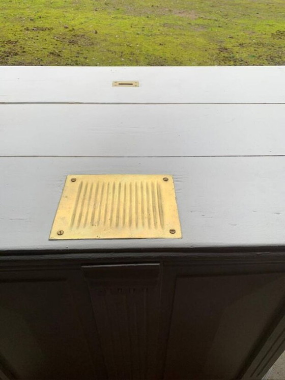 Image 1 of Contatore bianco con meccanismo per monete in ottone