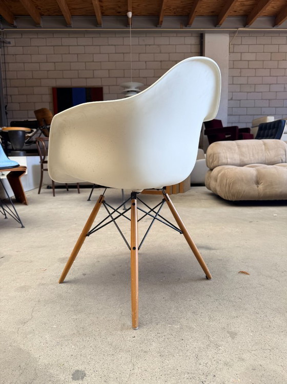 Vitra Eames DAW con cojín incorporado – Sillones, Metal, Plastic (photo 8 of 14)